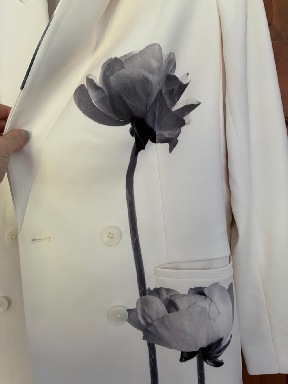 Express Ivory off white Blazer with Black and grey Floral design size medium - Picture 5 of 8